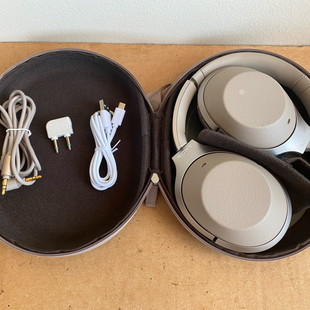 Sony WH-1000XM2 Wireless Headphones - Picture 1 of 9